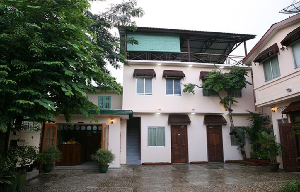 Hotel June Business Bed Breakfast Yangon Exterior photo