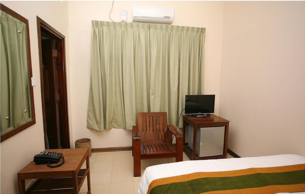 Hotel June Business Bed Breakfast Yangon Exterior photo